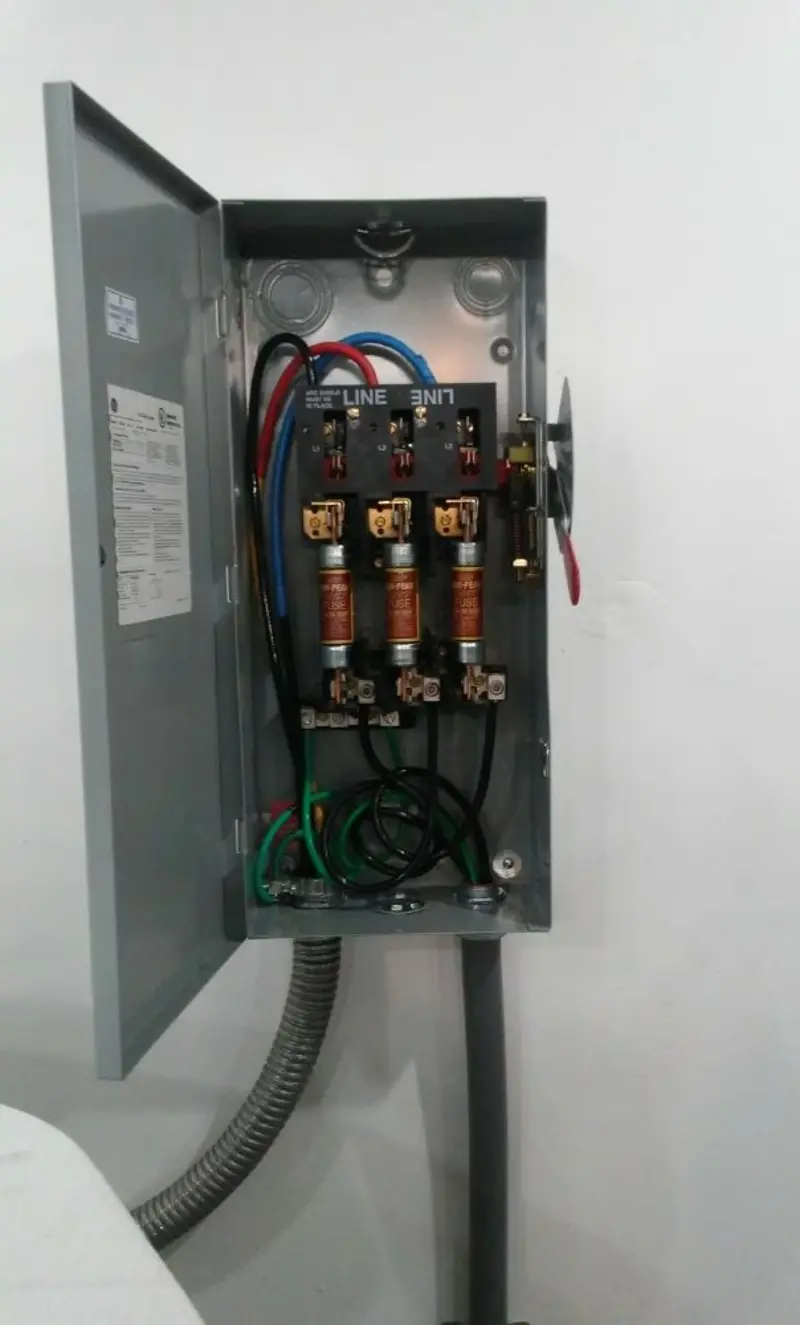 Three-phase disconnect switch installed for Smoke Detector Installation in Westwego